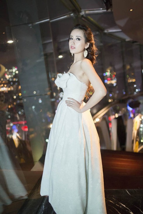 Mai Phương Thúy gợi cảm trên tầng cao Sài Gòn - ảnh 11